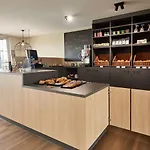 빌라 Luxury With Sauna, 200 M From The Area *